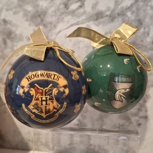Preowned Harry Potter Slytherin & Hogwarts Christmas Ornaments Vtg 2001 Enesco